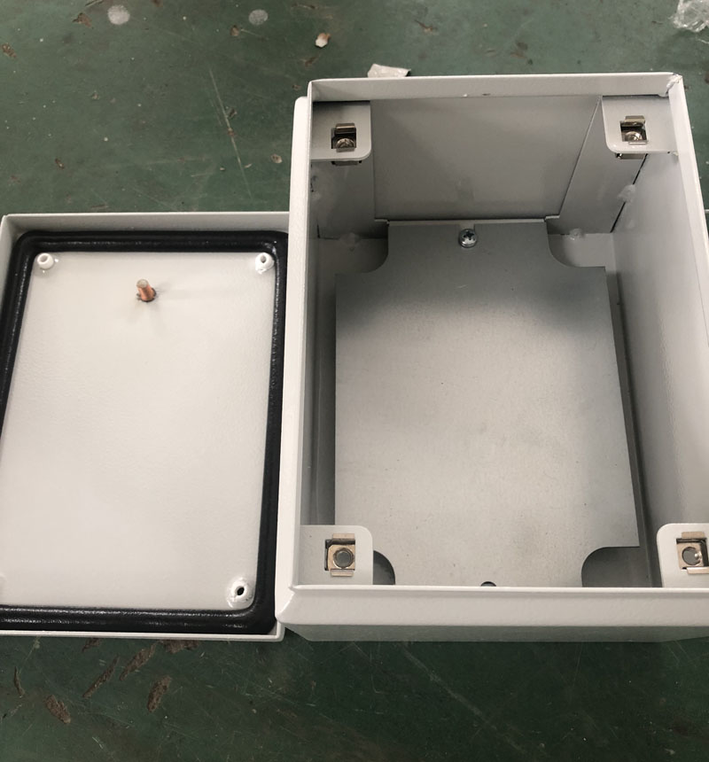 机柜一般是冷轧钢板或合金制作的用来存放计算机和相关控制设备的物件